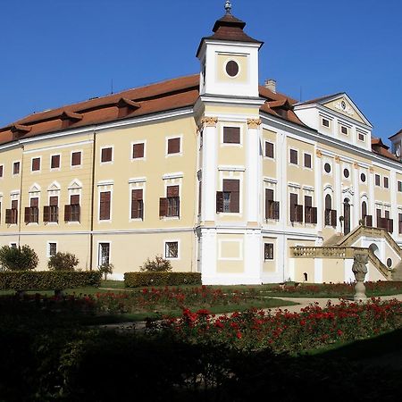 Penzion U Tomcalu Terezin  Экстерьер фото
